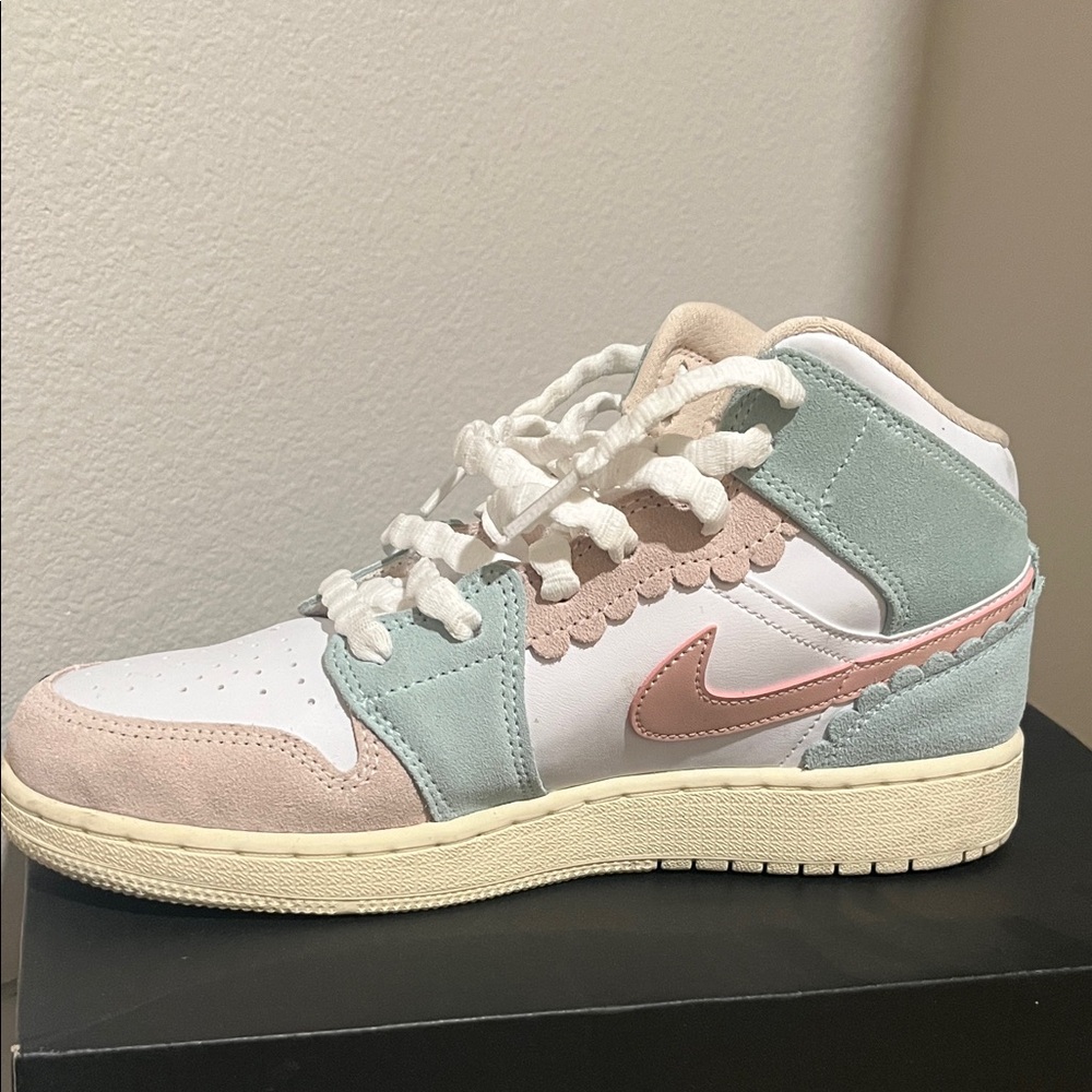 Jordan women Sneakers in Pastel Pink and Blue